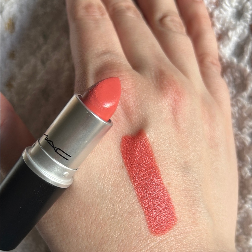 MAC Cosmetics Lipstick in Kinda Sexy